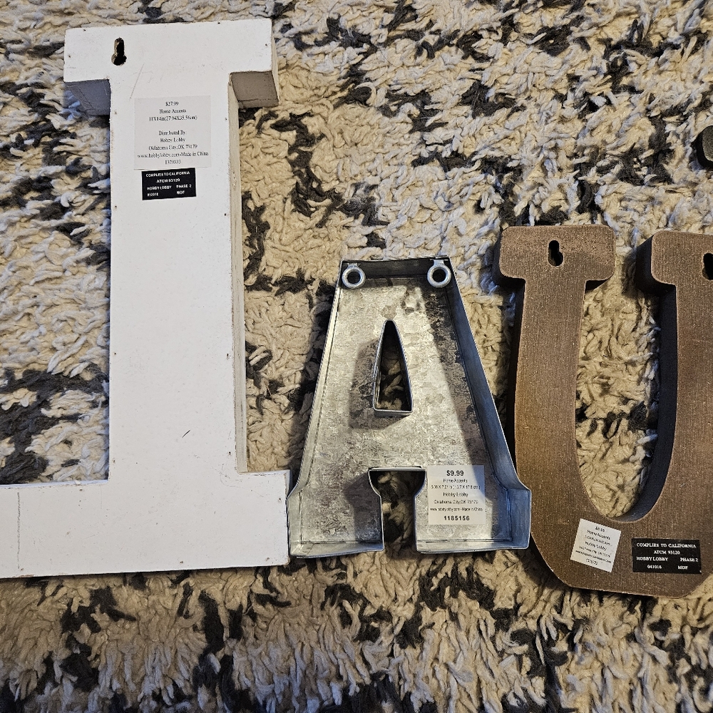 Rustic Laundry Sign Decor - Picture 2 of 3